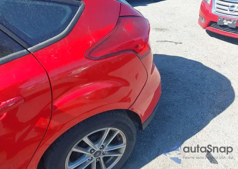 2016 Ford Focus Se z USA, uszkodzony, nr VIN 1FADP3K28GL263848